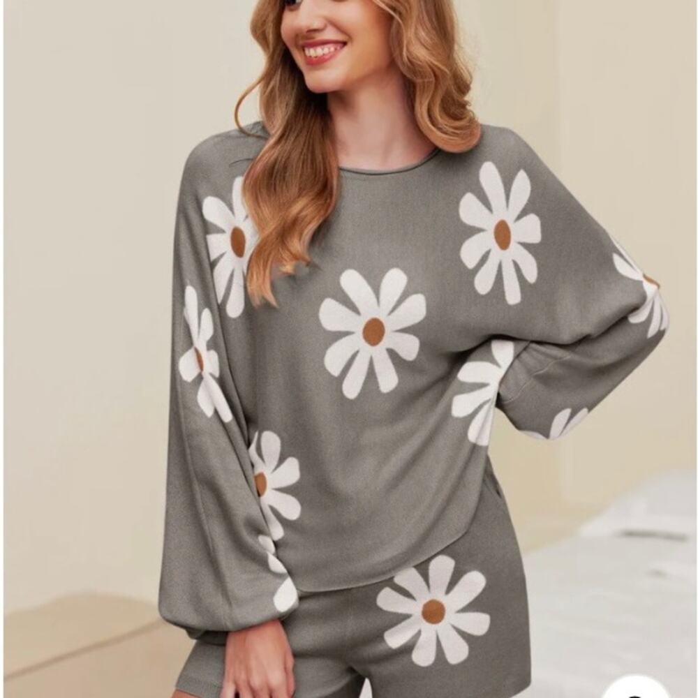 Ekouaer Gray White Daisy Batwing Sweater Lounge Top Small
